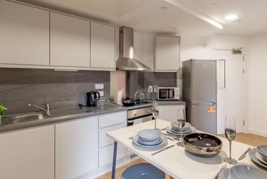 Classic 4 Bed Ensuite (9-10m2) - Image 6