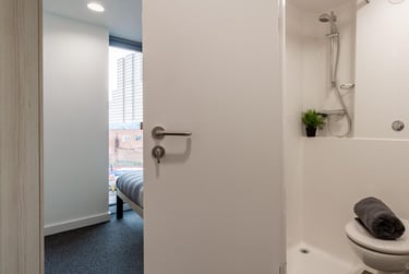 Premium 4 Bed Ensuite (11.9 - 12.2m2) - Image 4