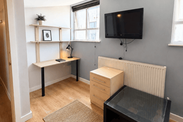 1 bed house, Orchard Street, City Centre, Loughborough, LE115AZ - Image 1