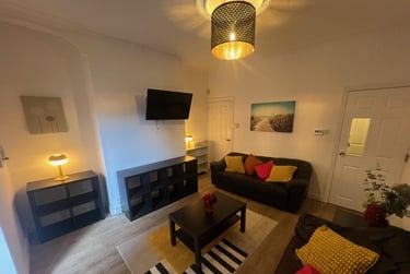 6 bed house, Cowlishaw Road, Sharrowvale, Sheffield, S118XE - Image 1