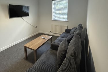 4 bed house, Kingfisher Way, City Centre, Loughborough, LE113NF - Image 2