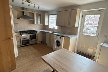 4 bed house, Kingfisher Way, City Centre, Loughborough, LE113NF - Image 1