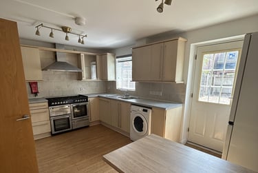 4 bed house, Kingfisher Way, City Centre, Loughborough, LE113NF - Image 1