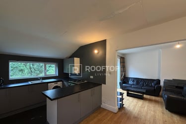 4 bed house, Dennistead Crescent, Headingley, Leeds, LS63PU - Image 1