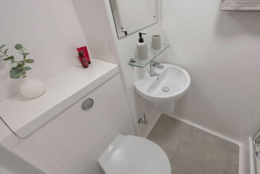 Superior Studio at Straits Mile, 179A Canongate, City Centre, Edinburgh, EH88BN - Image 9