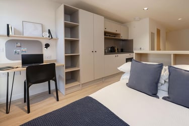 Deluxe Studio at Straits Mile, 179A Canongate, City Centre, Edinburgh, EH88BN - Image 1