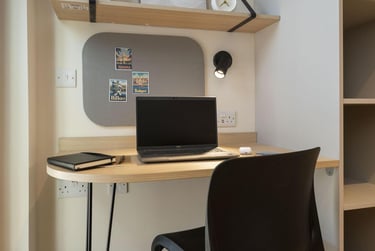 Deluxe Studio at Straits Mile, 179A Canongate, City Centre, Edinburgh, EH88BN - Image 9