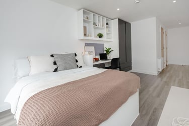 Luxe Ensuite at Rhodaus Court, Rhodaus Town, City Centre, Canterbury, CT12RJ - Image 5