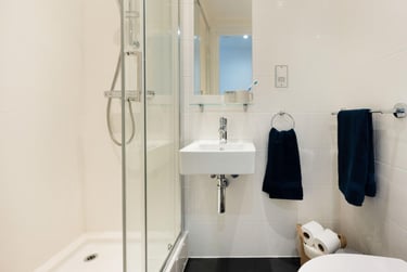 Club Ensuite - Image 7