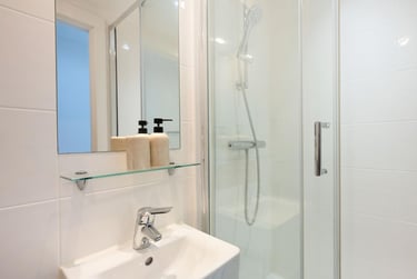 Club Ensuite at Palamon Court, Rhodaus Town, City Centre, Canterbury, CT12YA - Image 6