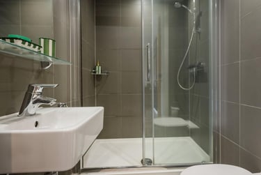 Luxe Plus Studio at Palamon Court, Rhodaus Town, City Centre, Canterbury, CT12YA - Image 6
