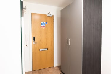 Bronze Studio Riverside - Image 9