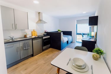 Silver Studio (Top Floor) - Image 6