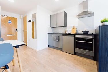 Silver Studio (Top Floor) - Image 7