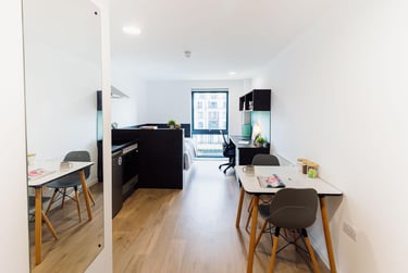 Silver Studio Riverside (Top Floor) - Image 2
