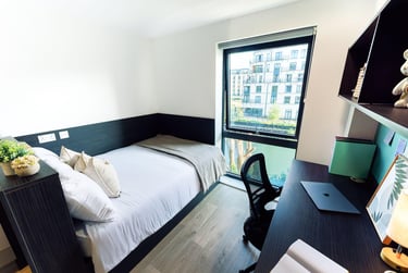 Silver Studio Riverside (Top Floor) - Image 3