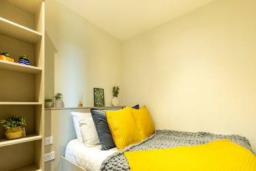 One Bedroom Suite at Redvers Tower, Union Street, City Centre, Sheffield, S12FU - Image 2