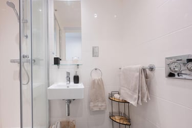 Club Ensuite at Currus Court, Rhodaus Town, City Centre, Canterbury, CT12RH - Image 5
