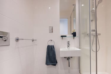 Luxe Ensuite at Currus Court, Rhodaus Town, City Centre, Canterbury, CT12RH - Image 7