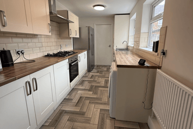 6 bed house, Marshall Street, Newland, Hull, HU53DA - Image 2