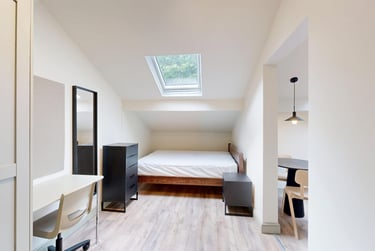 1 bed house, Moorland Road, Hyde Park, Leeds, LS61AL - Image 1