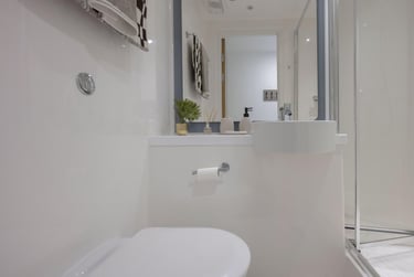 Silver Ensuite - Image 6
