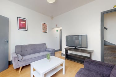4 bed house, Broad Street, City Centre, Loughborough, LE115AB - Image 1