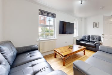 7 bed house, Moorhen Way, City Centre, Loughborough, LE113HH - Image 1