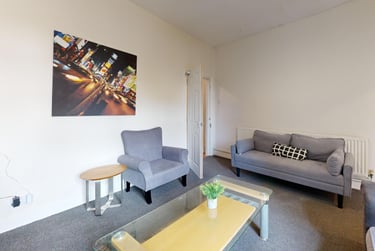 4 bed house, Derby Road, City Centre, Loughborough, LE115BX - Image 1