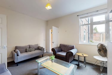 4 bed house, Derby Road, City Centre, Loughborough, LE115BX - Image 2