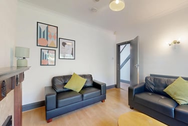 4 bed house, Oaklands Avenue, City Centre, Loughborough, LE113JF - Image 2
