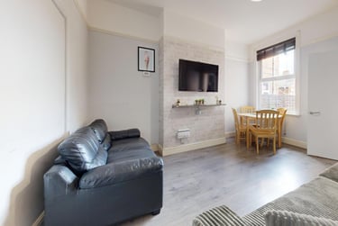 5 bed house, Storer Road, City Centre, Loughborough, LE115EH - Image 1