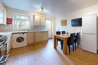 4 bed house, Kingfisher Way, City Centre, Loughborough, LE113NF - Image 2