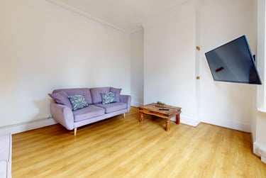 5 bed house, Frederick Street, City Centre, Loughborough, LE113BJ - Image 2