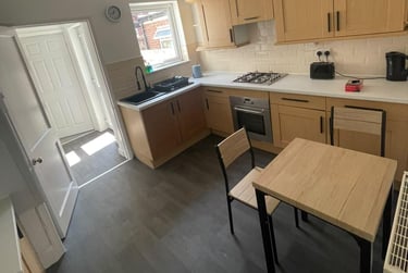 2 bed house, Manvers Street, Newland, Hull, HU52HL - Image 2