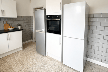 5 bed house, Holywell Drive, City Centre, Loughborough, LE113JZ - Image 3