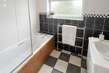 5 bed house, Holywell Drive, City Centre, Loughborough, LE113JZ - Image 12