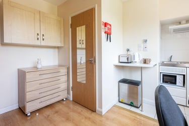 Standard Studio at Brooke Hall, 17 Flodden Road, Lambeth, London, SE59LH - Image 3