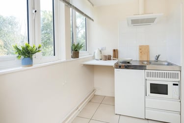 Large Studio at Brooke Hall, 17 Flodden Road, Lambeth, London, SE59LH - Image 8