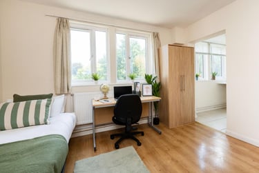 Large Studio at Brooke Hall, 17 Flodden Road, Lambeth, London, SE59LH - Image 3