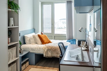 Classic 5 Bed Ensuite at The Propeller Quarter, Fairlawn Avenue, Near University, Bristol, BS344AB - Image 1