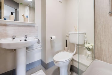 Deluxe Ensuite at Hardwick Campus, St Paul's Road, St Pauls, Cheltenham, GL504BS - Image 3