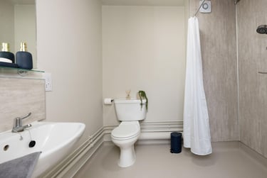 Accessible Ensuite at Hardwick Campus, St Paul's Road, St Pauls, Cheltenham, GL504BS - Image 4