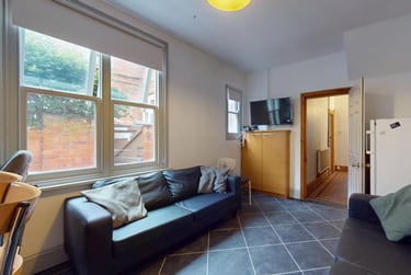 6 bed house, Howard Road, Clarendon Park, Leicester, LE21XH - Image 1