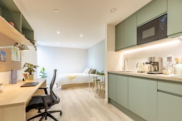 Premium Studio Wet Bathroom at Parklands, 63 Brown Street, West End, Dundee, DD15AQ - Image 1