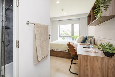 Classic Ensuite at Scotway House, 165 Castlebank Street, Broomhill, Glasgow, G116EU - Image 3