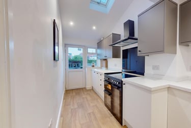 5 bed house, High Street, Twerton, Bath, BA21DB - Image 2