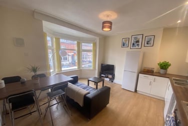 2 bed house, East Park Road, Victoria Park, Leicester, LE55HH - Image 3