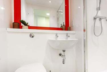 Superior Studio at Berkshire House, 252-256 Kings Road, City Centre, Reading, RG14HP - Image 5