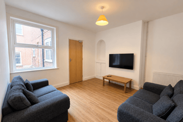 4 bed house, Monks Road, City Centre, Lincoln, LN25PG - Image 2
